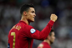 kaiyun-C罗新星重返赛场表现突出，雄鹿前途光明！气势如虹延续-kaiyun