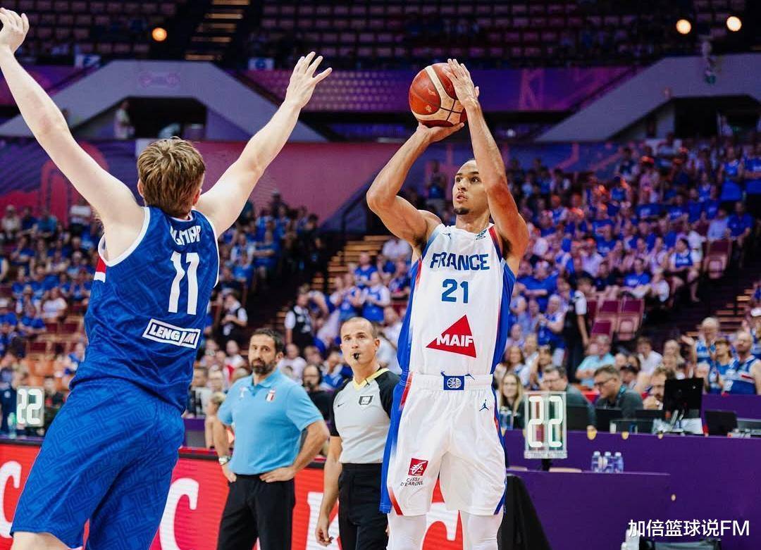 字母哥重要时刻爆冷,法国队带队取胜!赛场气氛高涨 字母哥重要时刻爆冷,法国队带队取胜!赛场气氛高涨