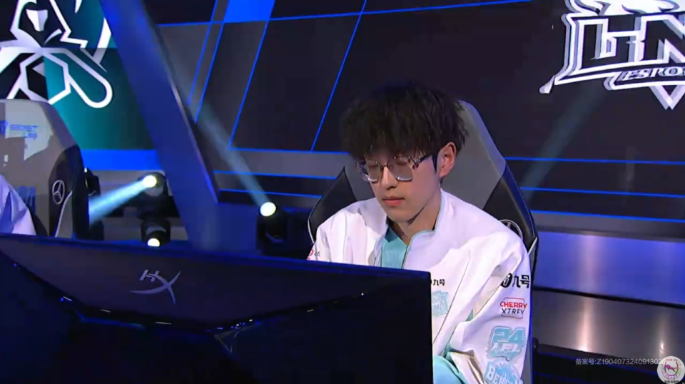 Scout连续三场比赛得分超过持续失利,TL不断突破!全场沸腾不已 Scout连续三场比赛得分超过持续失利,TL不断突破!全场沸腾不已